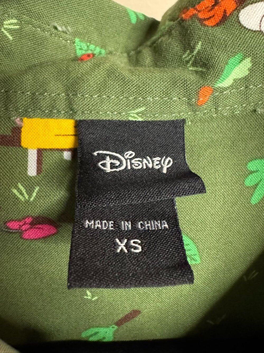 Disney Winnie the Pooh Button-Up Shirt forest green size XS short sleeve - Picture 3 of 7